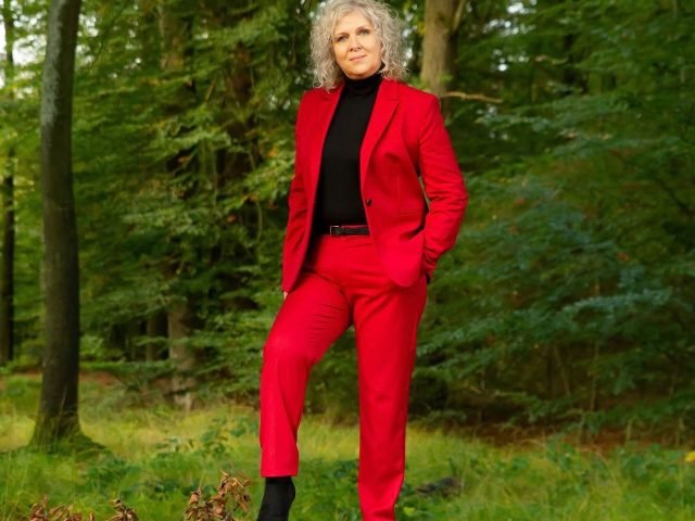 Will Hut-Doornik staat krachtig in het bos