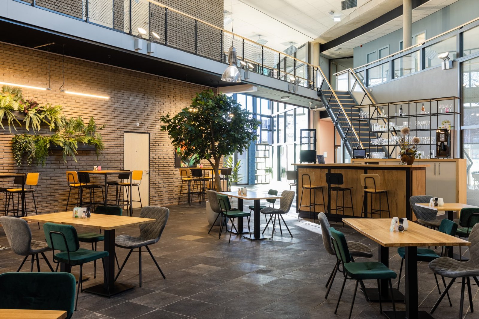 Interieur van het Business Centre waar WAHD Herstelregie is gevestigd
